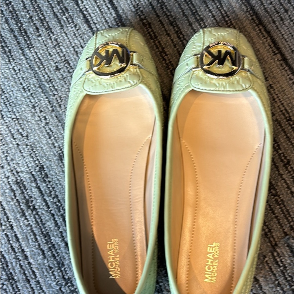 Summery green Micheal Kors shoes size 8.5